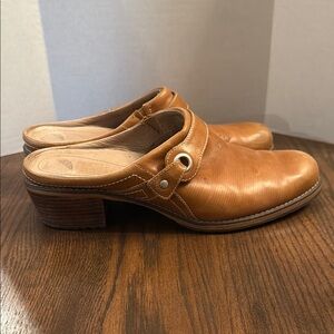 Red Wing Women's Tan Leather clogs. Size 10